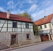 Einfamilienhaus mit bezauberndem Charme, weiteres kl. Einfamilienhaus, Innenhof, Scheune, Garten und Garagen in 97535 Wasserlosen-Burghausen, von Würzburg 28 Minuten entfernt (ID 10210)