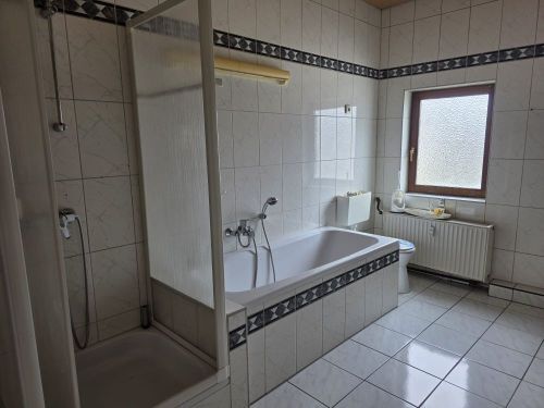 Bild - Mehrfamilienhaus, Wohnhaus mit 341,00 m² in Ermershausen zum Kaufen