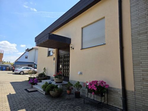 Bild - Firmensitz Kapitalanlage Anwesen + große Lagerhalle + große Außenhalle, Garagen, in 97723 Oberthulba-Schlimpfhof (ID 10575)