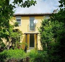 Gepflegtes Reihenmittelhaus mit eingewachsenem Garten am Frankfurter Berg - Erbbaurecht - Frankfurt am Main