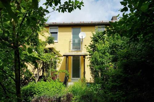 Gartenansicht - Gepflegtes Reihenmittelhaus mit eingewachsenem Garten am Frankfurter Berg - Erbbaurecht