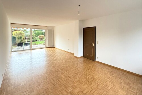 Wohnzimmer - 5 Zimmer Reihenendhaus zum Kaufen in Schwalbach