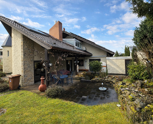 Kelkheim: Individuelles Architektenhaus in toller Villenlage