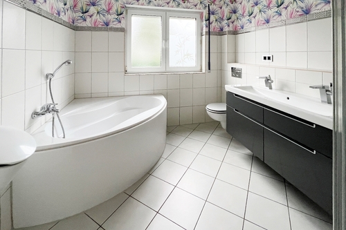 Badezimmer - Etagenwohnung mit 121,00 m&sup2; in Neu-Isenburg zum Kaufen