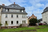 Gartenansicht - Sanierte Stilaltbauwohnung mit Terrasse und eigenem Garten in Mainnähe - Frankfurt-Griesheim