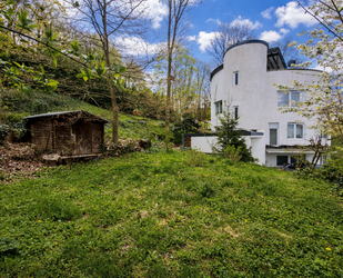 Glashütten: Einzigartiges Architektenhaus am Sonnenhang mit beeindruckendem Fernblick.