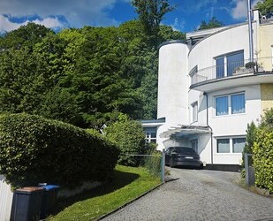 Glashütten: Einzigartiges Architektenhaus am Sonnenhang mit beeindruckendem Fernblick.