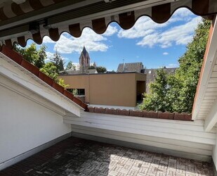 Frankfurt-Oberrad: Großzügige, moderne 2-Zimmer Wohnung mit großer Dachloggia