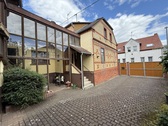 Ansicht Hof - 8 Zimmer Doppelhaushälfte zum Kaufen in Wiesbaden