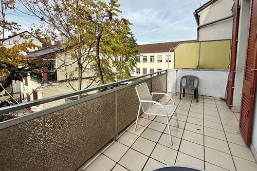 Balkon - 9 Zimmer Mehrfamilienhaus, Wohnhaus zum Kaufen in Neu-Isenburg