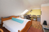 Zimmer im Dachgeschoss - 4 Zimmer Einfamilienhaus in Bad Vilbel