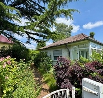 Oberursel - Oberstedten: Großzügiges Grundstück mit Altbestand!