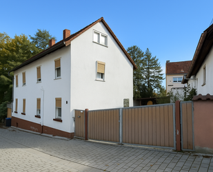 Eschborn: Erfüllen Sie sich Ihren Traum in einzigartiger Ruhelage von Niederhöchstadt!