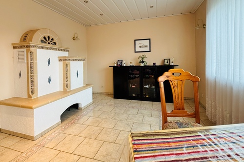 Wohnen (EG) - 7 Zimmer Zweifamilienhaus in Rodgau