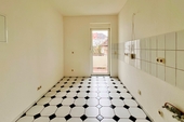 Küche mit Balkonzugang - Etagenwohnung mit 44,17 m&sup2; in Offenbach zum Kaufen