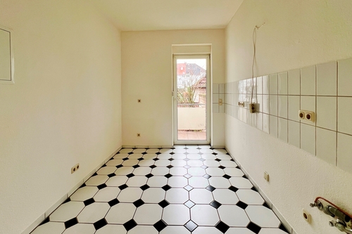 Küche mit Balkonzugang - Etagenwohnung mit 44,17 m&sup2; in Offenbach zum Kaufen
