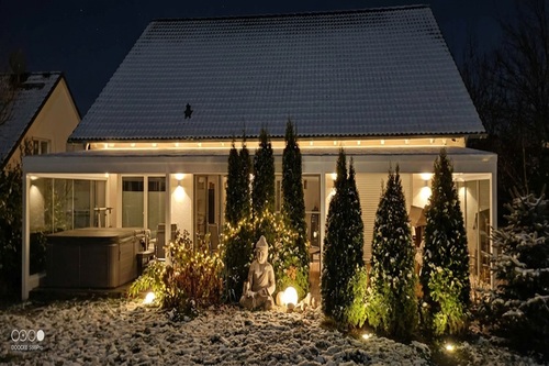 Hausansicht Garten - Schmitten: Leben im Grünen im Niedrigenergiehaus! EFH mit 100m² großer ELW in Top-Waldrandlage