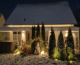 Schmitten: Leben im Grünen im Niedrigenergiehaus! EFH mit 100m² großer ELW in Top-Waldrandlage