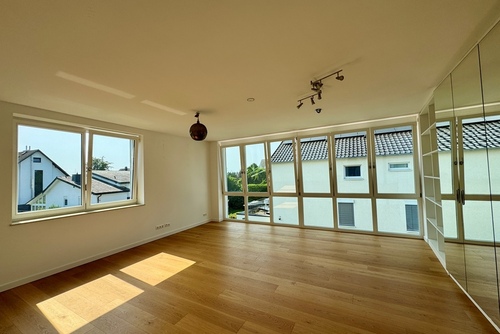 Zimmer - Einfamilienhaus mit 261,00 m&sup2; in Bad Homburg zum Kaufen