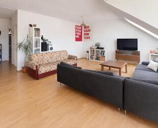 Offenbach-Rosenhöhe: Helle 3-Zimmer-Wohnung mit Balkon und 2 Stellplätzen!