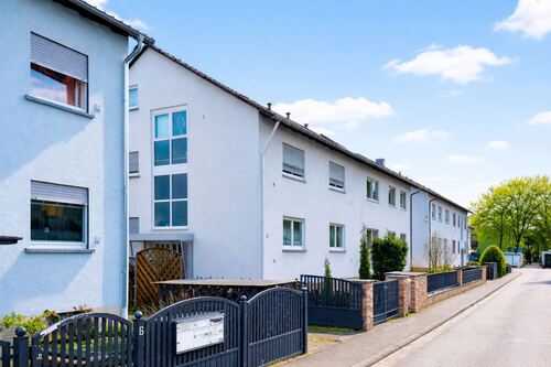 Aussenansicht - Neu-Isenburg: 3-Familienhaus mit tollem Potenzial!