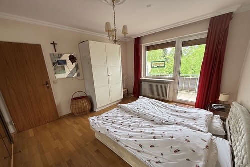 Schlafzimmer mit Balkon - 