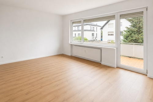 Wohnen - Maintal-Bischofsheim: Renovierte 2-Zimmer Wohnung mit großem Balkon und Garage