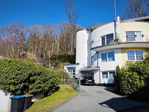 Ansicht - Glashütten: Einzigartiges Architektenhaus am Sonnenhang mit beeindruckendem Fernblick.