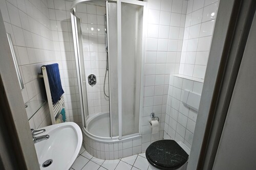 Duschbad Eingangsebene - Doppelhaushälfte mit 144,00 m&sup2; in Glashütten zum Kaufen