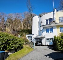 Glashütten: Einzigartiges Architektenhaus am Sonnenhang mit beeindruckendem Fernblick.