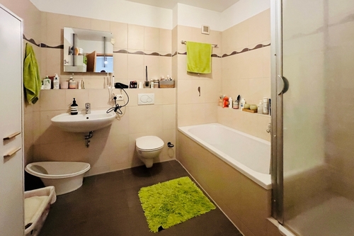 Badezimmer - Etagenwohnung mit 66,00 m² in Frankfurt am Main zum Kaufen