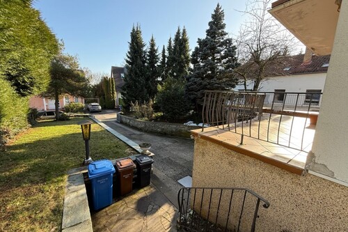 Vorderer Grundstücksbereich - 