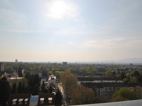 121 - Frankfurt-Eckenheim: Toller Ausblick! Schöne 3-Zimmer-Wohnung mit Dachterasse!