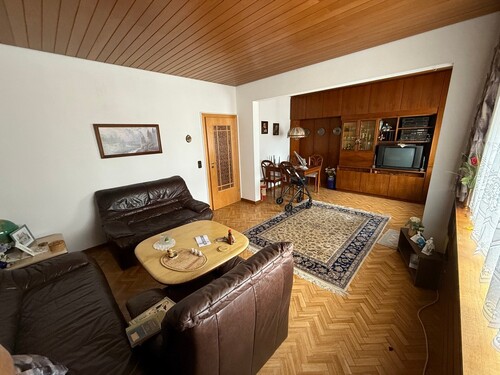 Wohnzimmer Vorderhaus - 8 Zimmer Doppelhaushälfte in Wiesbaden