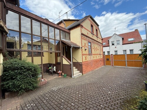 Ansicht Hof - Wiesbaden-Breckenheim: Generationenhaus oder großes Familienrefugium!