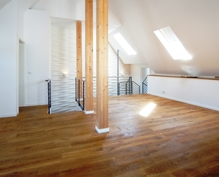 Hofheim-Lorsbach: Außergewöhnliches Einfamilien-Stadthaus