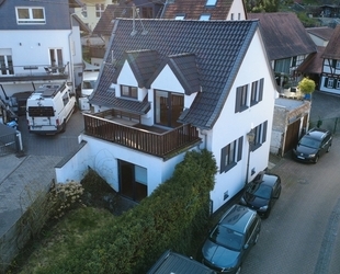 Hofheim-Lorsbach: Außergewöhnliches Einfamilien-Stadthaus