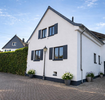 Hofheim-Lorsbach: Außergewöhnliches Einfamilien-Stadthaus