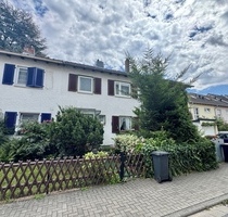 Oberursel: Reihenmittelhaus mit WEG-Teilung in ruhiger, zentraler Lage!