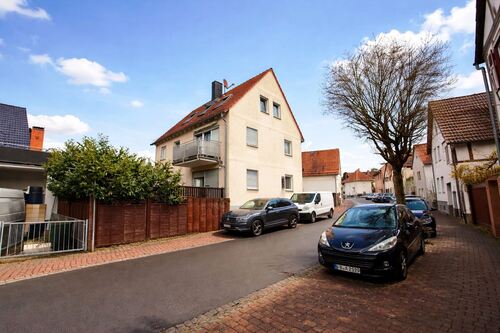 Straßenansicht - 11 Zimmer Mehrfamilienhaus, Wohnhaus zum Kaufen in Karben