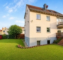 Karben: Modernes 3-Familienhaus im alten Ortskern von Petterweil