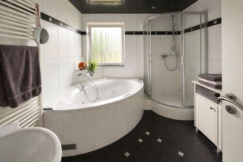 Bad EG - Mehrfamilienhaus, Wohnhaus mit 268,00 m&sup2; in Karben zum Kaufen