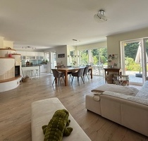 Neu-Isenburg-Buchenbusch: Mehrgenerationenhaus mit Traumgrundstück am Waldrand!