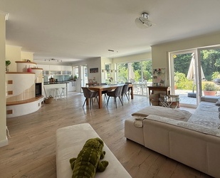 Neu-Isenburg-Buchenbusch: Toplage am Bebauungsrand! Mehrgenerationenhaus mit Traumgrundstück!