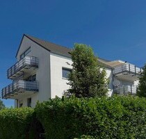 Eschborn: Einfach zum Wohlfühlen!! Attraktive und großzügige DG-Wohnung inkl 2 TG-Stellplätze!!