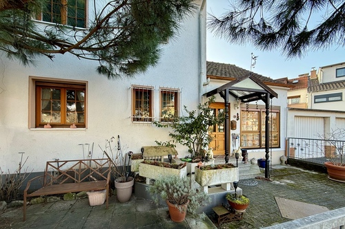 Aussenansicht - 5 Zimmer Doppelhaushälfte zum Kaufen in Frankfurt am Main