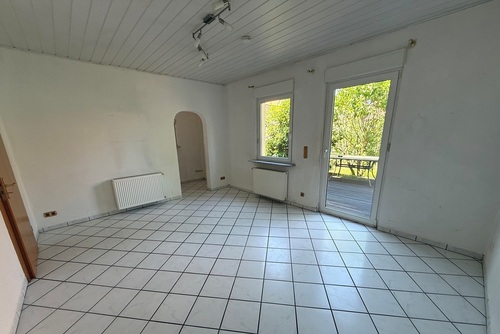 Wohnraum - 5 Zimmer Doppelhaushälfte zum Kaufen in Frankfurt am Main
