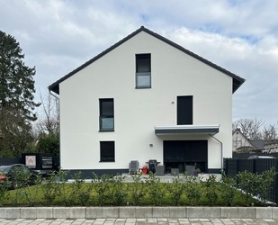 Neu-Isenburg-Zeppelinheim: Exklusive Doppelhaushälfte in bester Wohnlage!