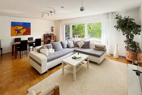 Wohnraum - 6 Zimmer Doppelhaushälfte zum Kaufen in Hofheim