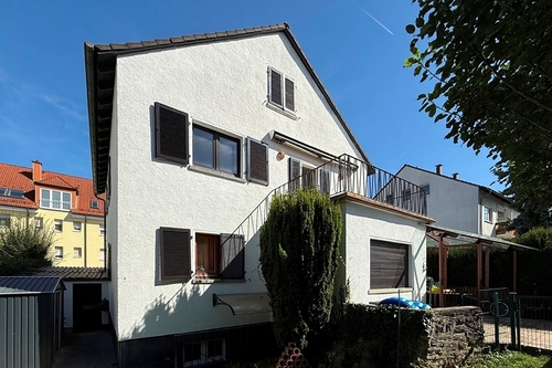 Ansicht Garten - Eschborn: 2,5-Zimmer-Wohnung mit Gartenanteil in kleiner Wohneinheit und citynaher Lage